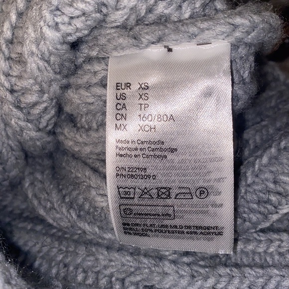 H&M - Turtle Neck Sweater (XS) - Picture 5 of 5